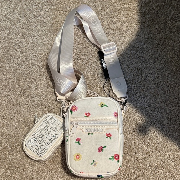 Steve Madden Handbags - Steve Madden White Floral Crossbody Bag
